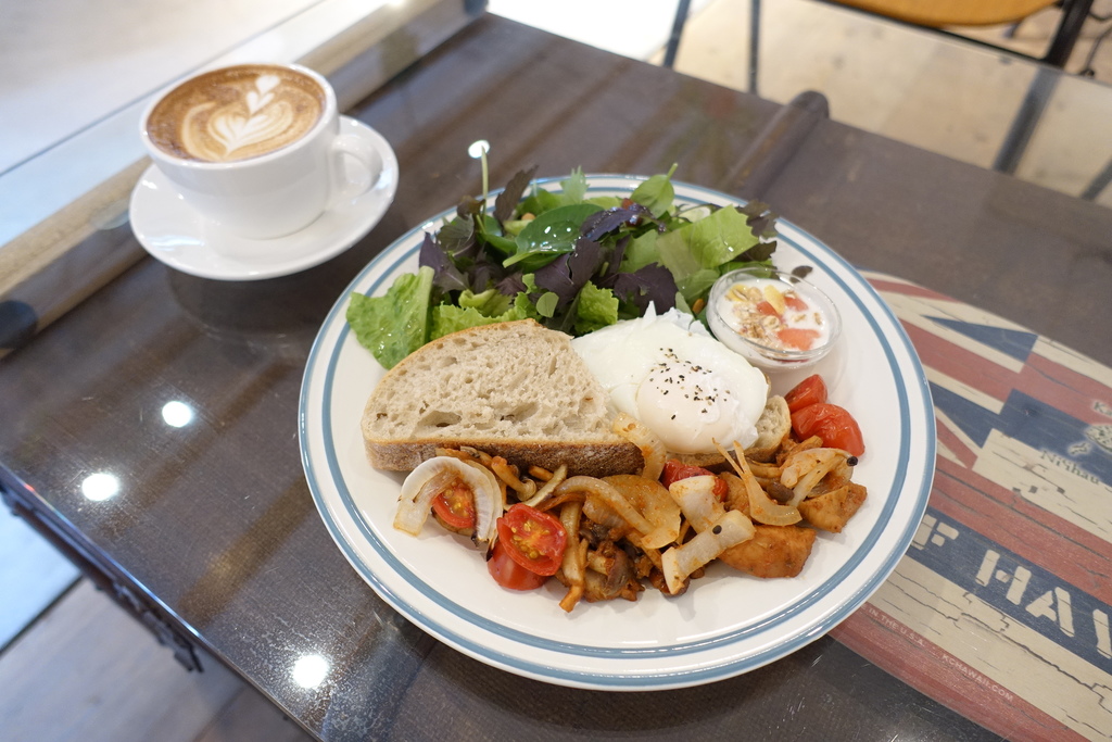 【咖啡簡餐】SWELL CO. CAFE，四維路巷弄內的衝浪咖啡廳，位在都市中的海灣風情，輕鬆愜意緩生活